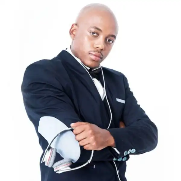 Mobi Dixon - Heat Me Up ft. Nichume & Medium Points